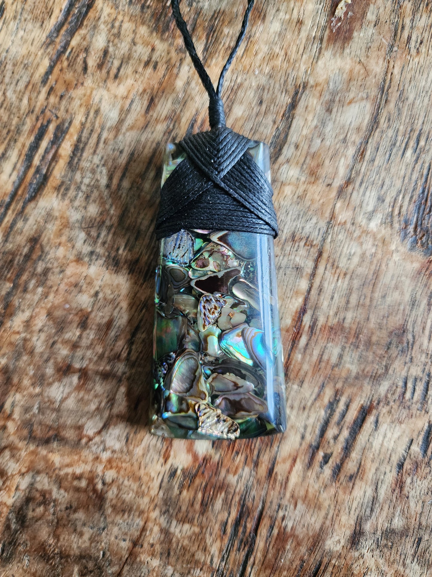 Toki Pendant - Pounamu & Paua