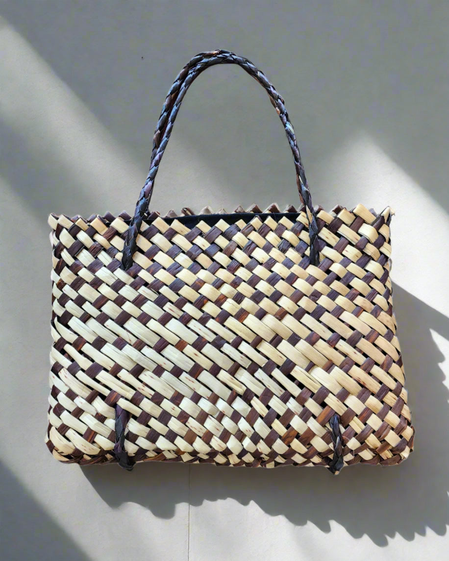 Harakeke Kete Medium