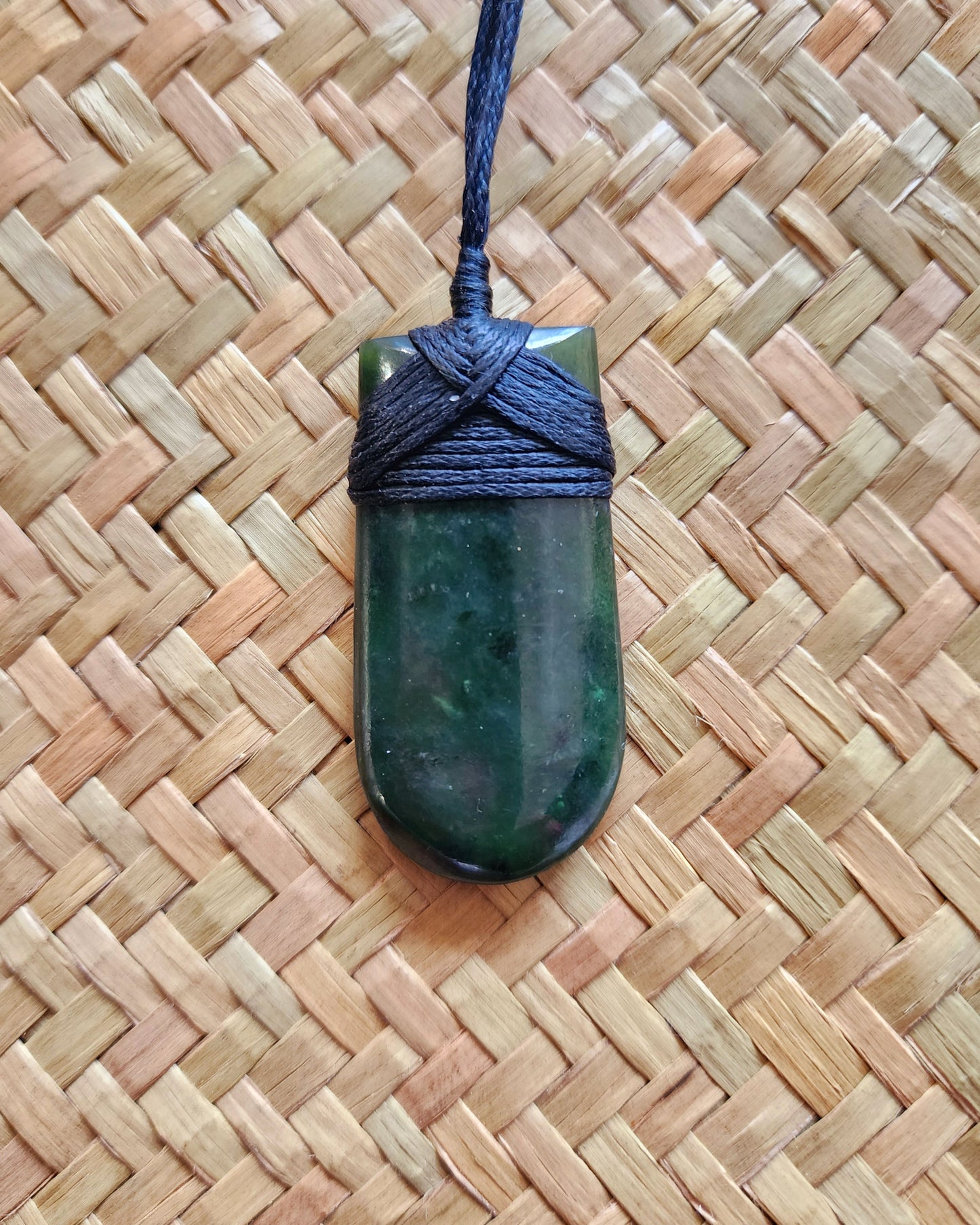 Toki Small Curved Pounamu Pendant