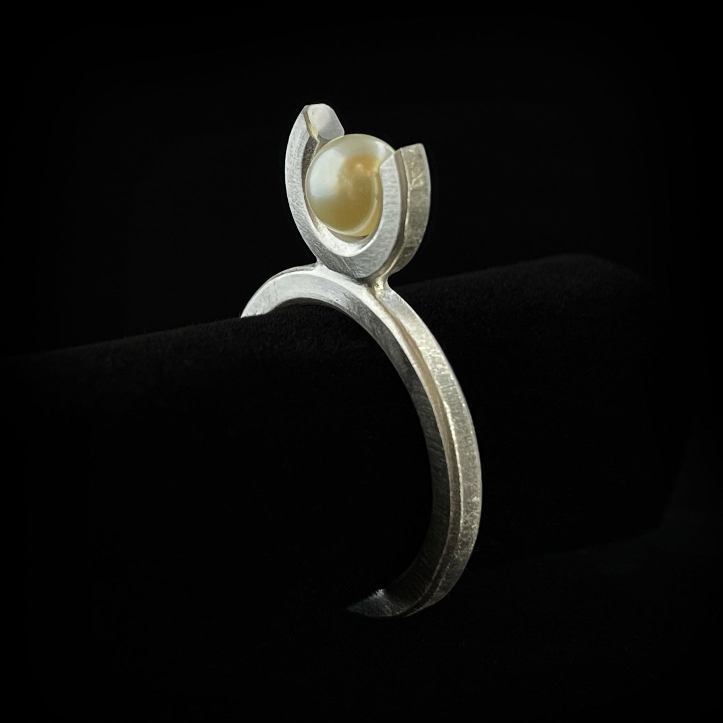 Tulip Ring with Cream Pearl