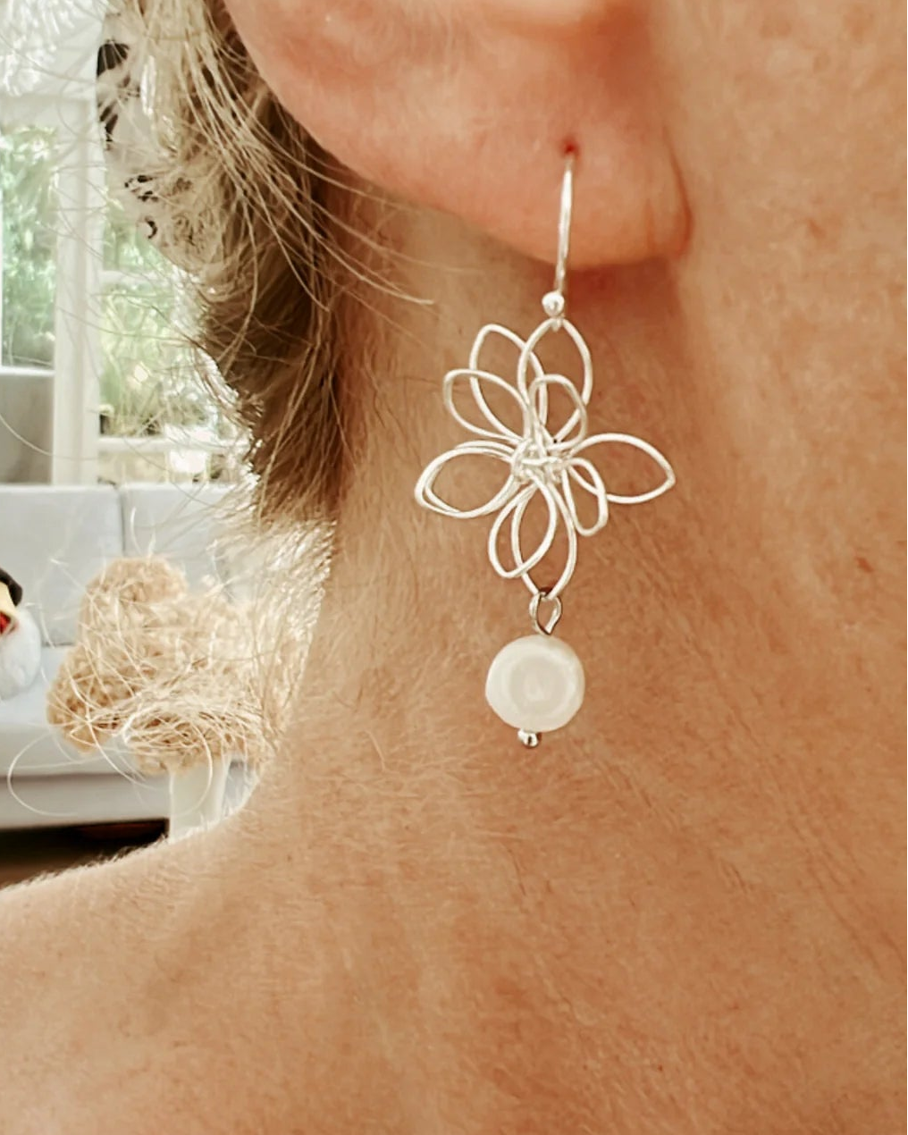 Daisy Pearl Droplets in Gold or Silver