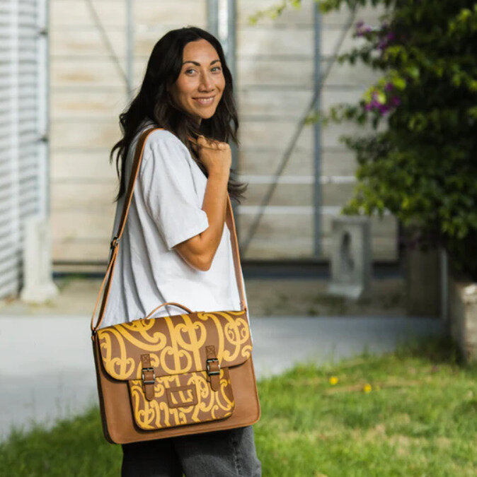 Hine-ahu-one Messenger Bag