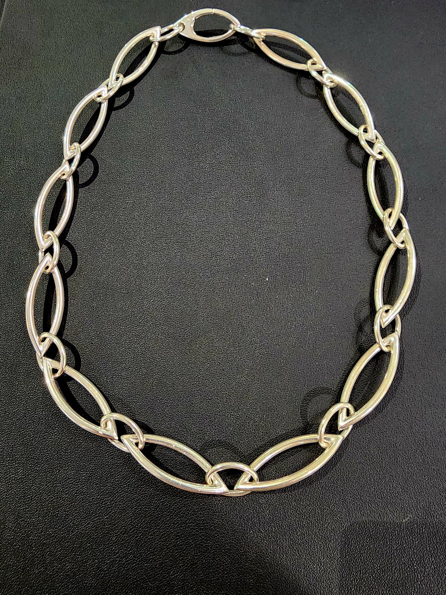 Heavy oval line necklace