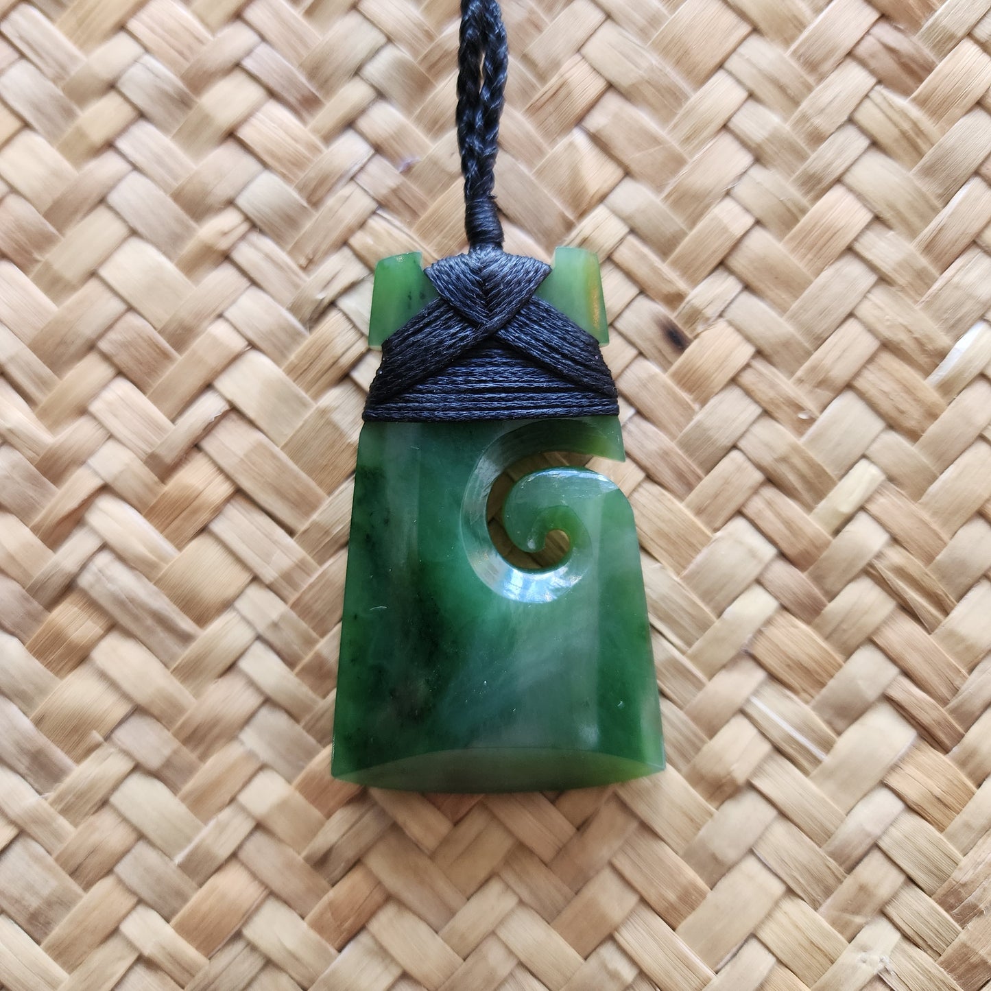 Toki with koru - Pounamu