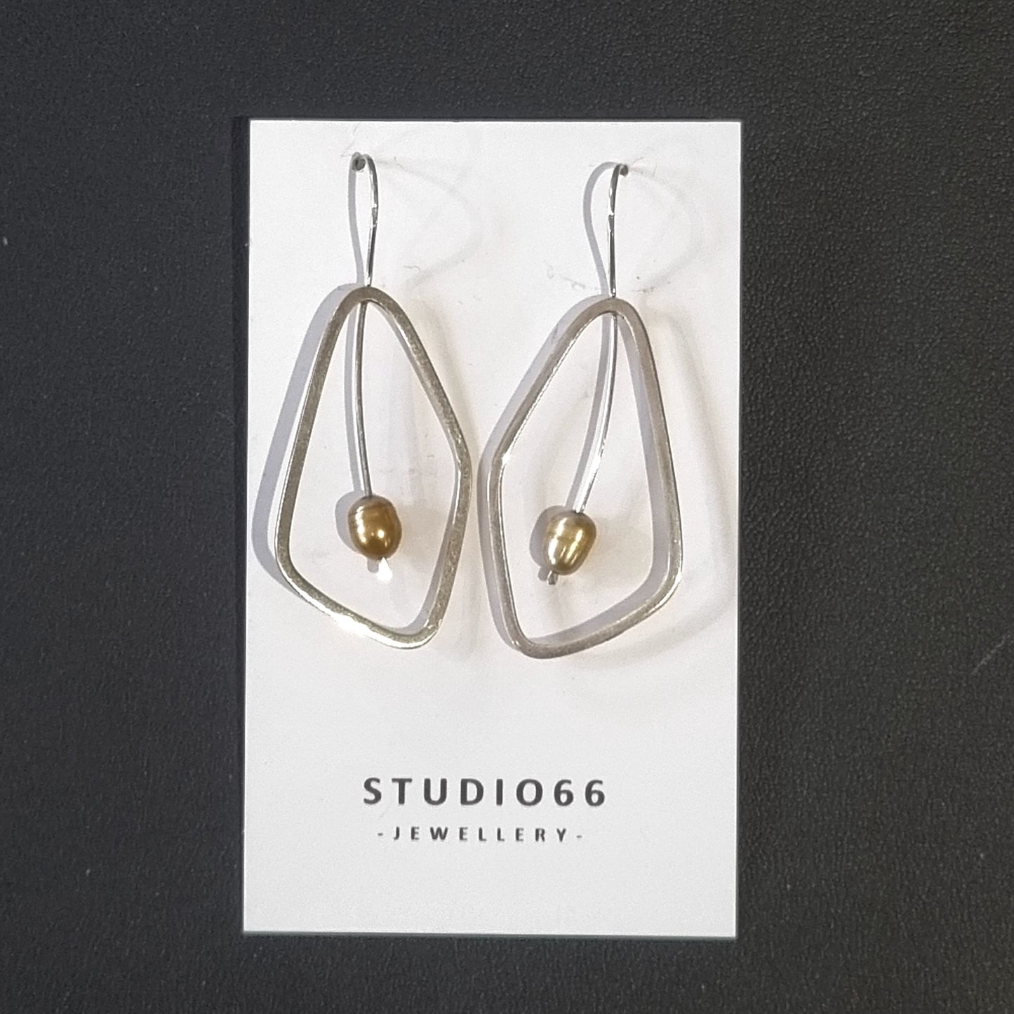 Leaf gold Pearl earrings