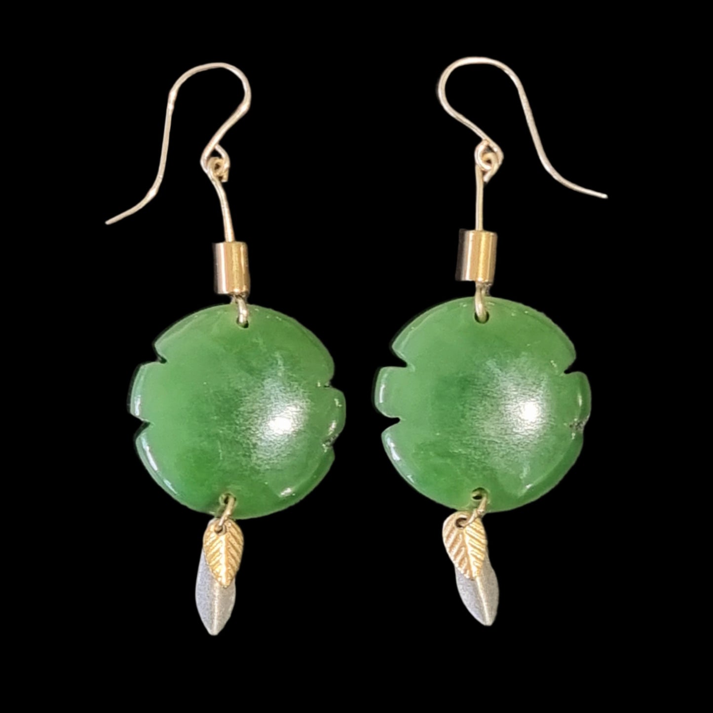 Pounamu Earrings - Round with leaf detail