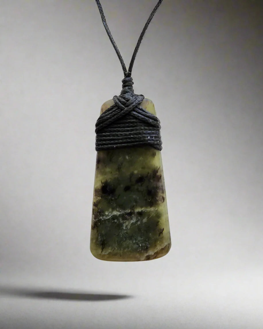 Small Toki Pounamu Pendant I
