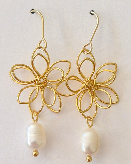 Daisy Pearl Droplets in Gold or Silver