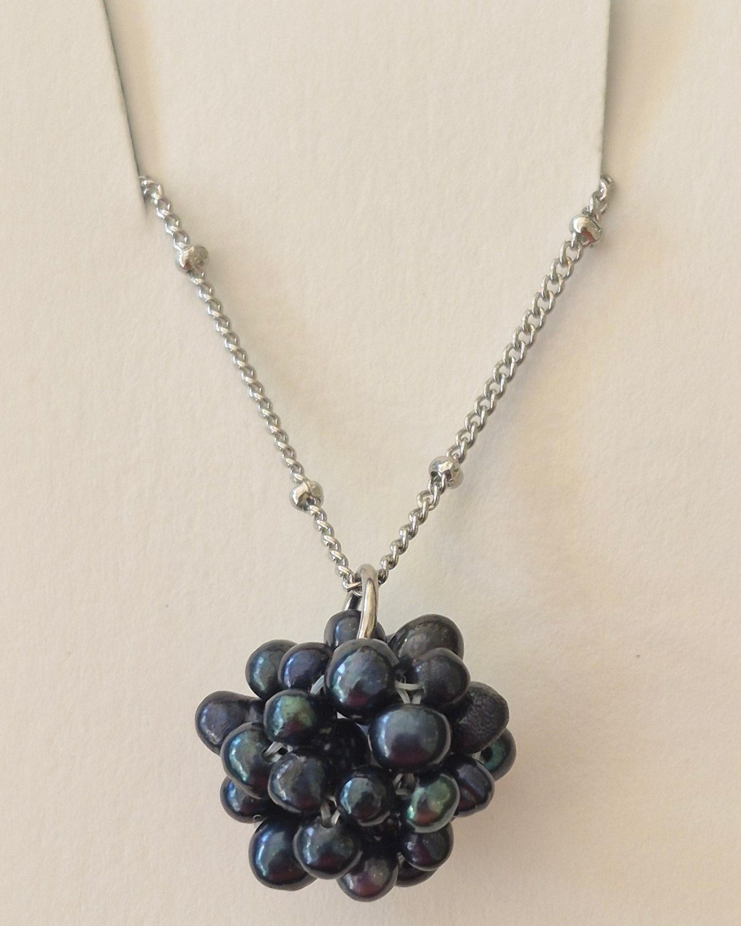 Cluster Pearl Necklace in Light & Dark