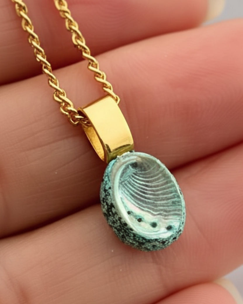 Small Beachsand Pāua Shell Necklace