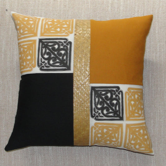 Pā o te hā - Cushion in Gold and Black