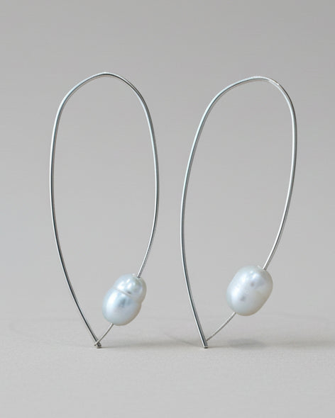 Lyall Floating Pearl Earrings in light & Dark