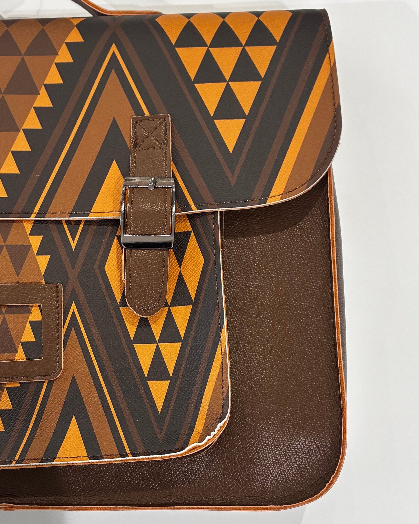 Hine-Uri Messenger Bag