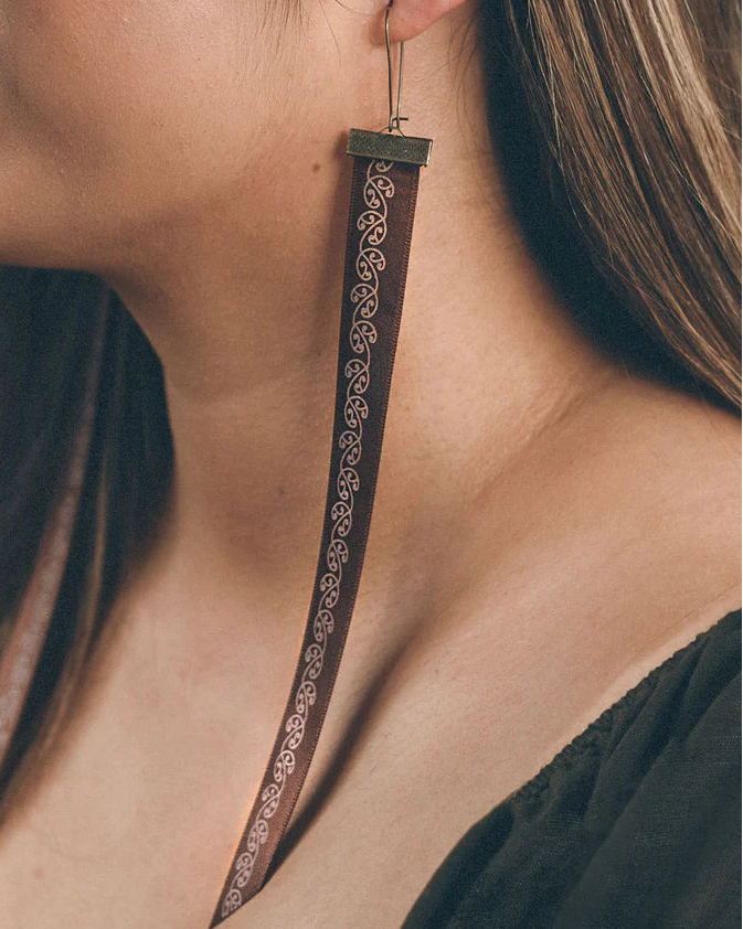 Kia Māia Earrings - Brown & Green