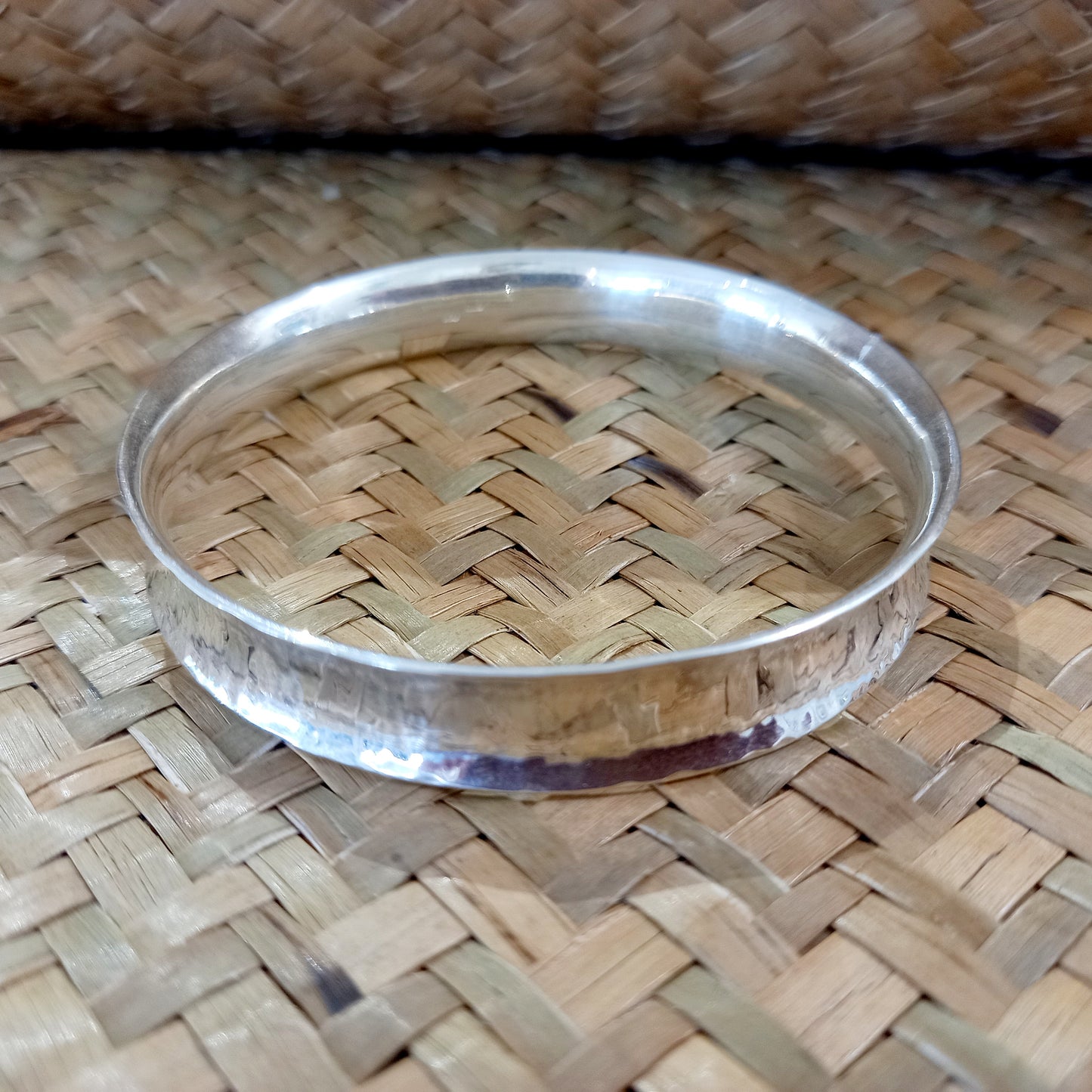 Anticlastic dented bangle