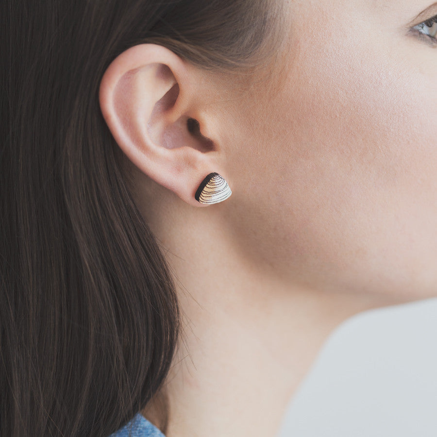 Pipi shell earrings